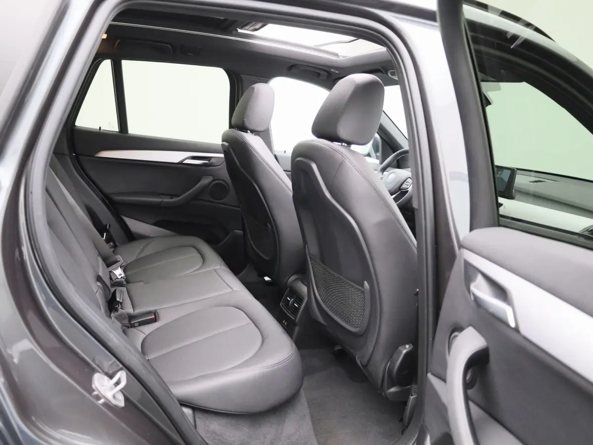 xDrive25e | PANORAMA-SCHUIFDAK | HEAD-UP | LEER | CAMERA | NAVIGATIE | STOELVERWARMING