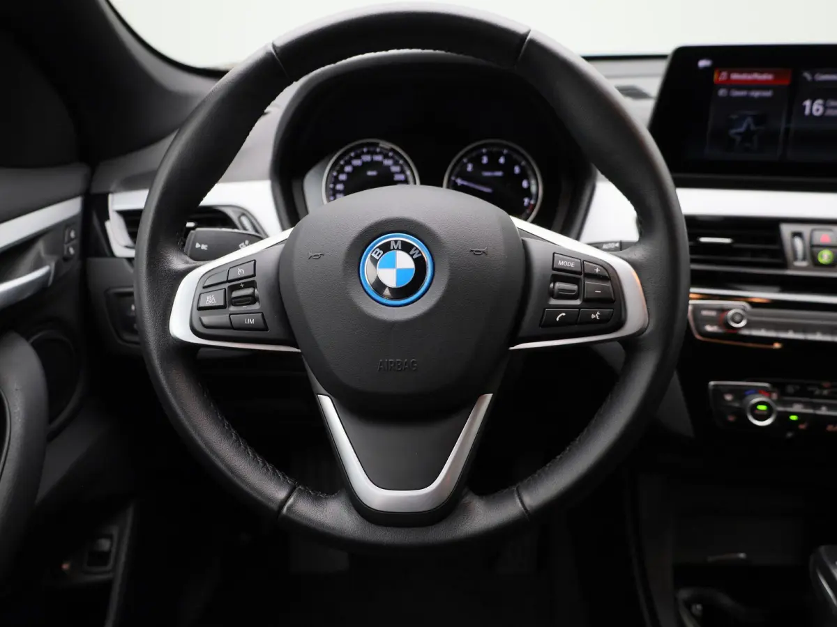xDrive25e | PANORAMA-SCHUIFDAK | HEAD-UP | LEER | CAMERA | NAVIGATIE | STOELVERWARMING