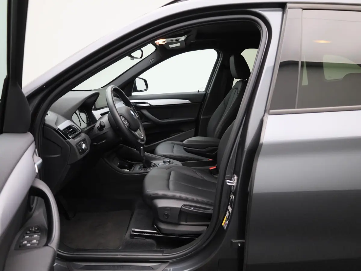 xDrive25e | PANORAMA-SCHUIFDAK | HEAD-UP | LEER | CAMERA | NAVIGATIE | STOELVERWARMING