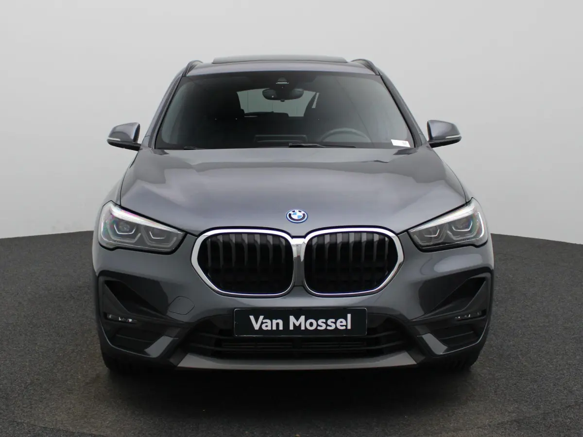 xDrive25e | PANORAMA-SCHUIFDAK | HEAD-UP | LEER | CAMERA | NAVIGATIE | STOELVERWARMING