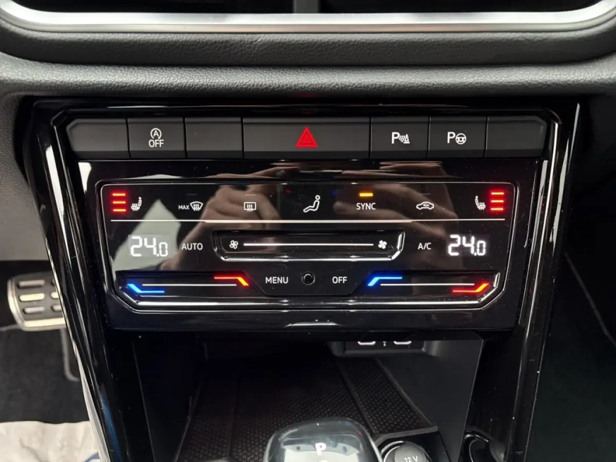 1.5 TSI DSG R-LINE AFN.TREKHAAK/CAMERA/ACC/CLIMA/STOELVERW/CARPLAY