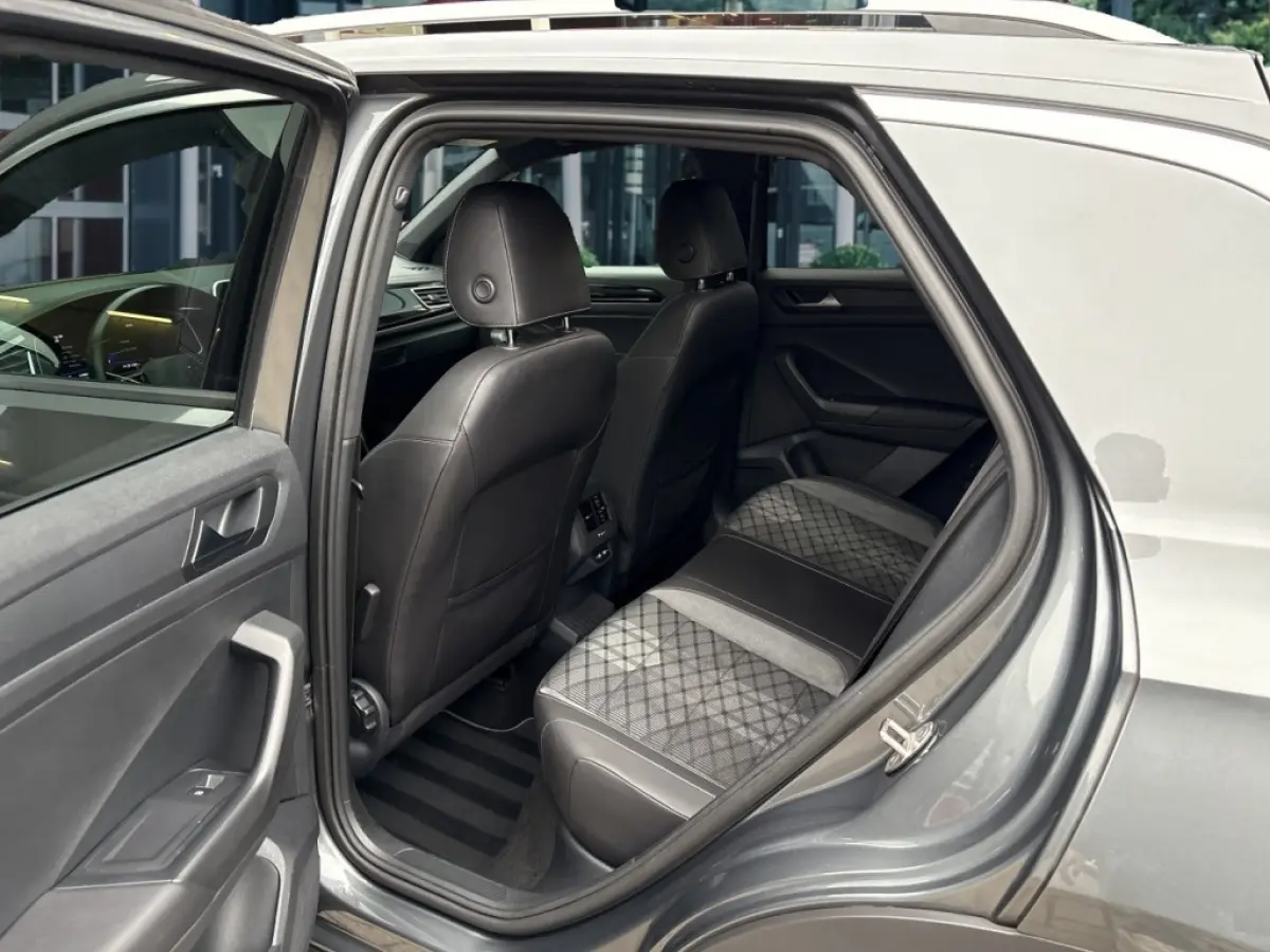 1.5 TSI DSG R-LINE AFN.TREKHAAK/CAMERA/ACC/CLIMA/STOELVERW/CARPLAY