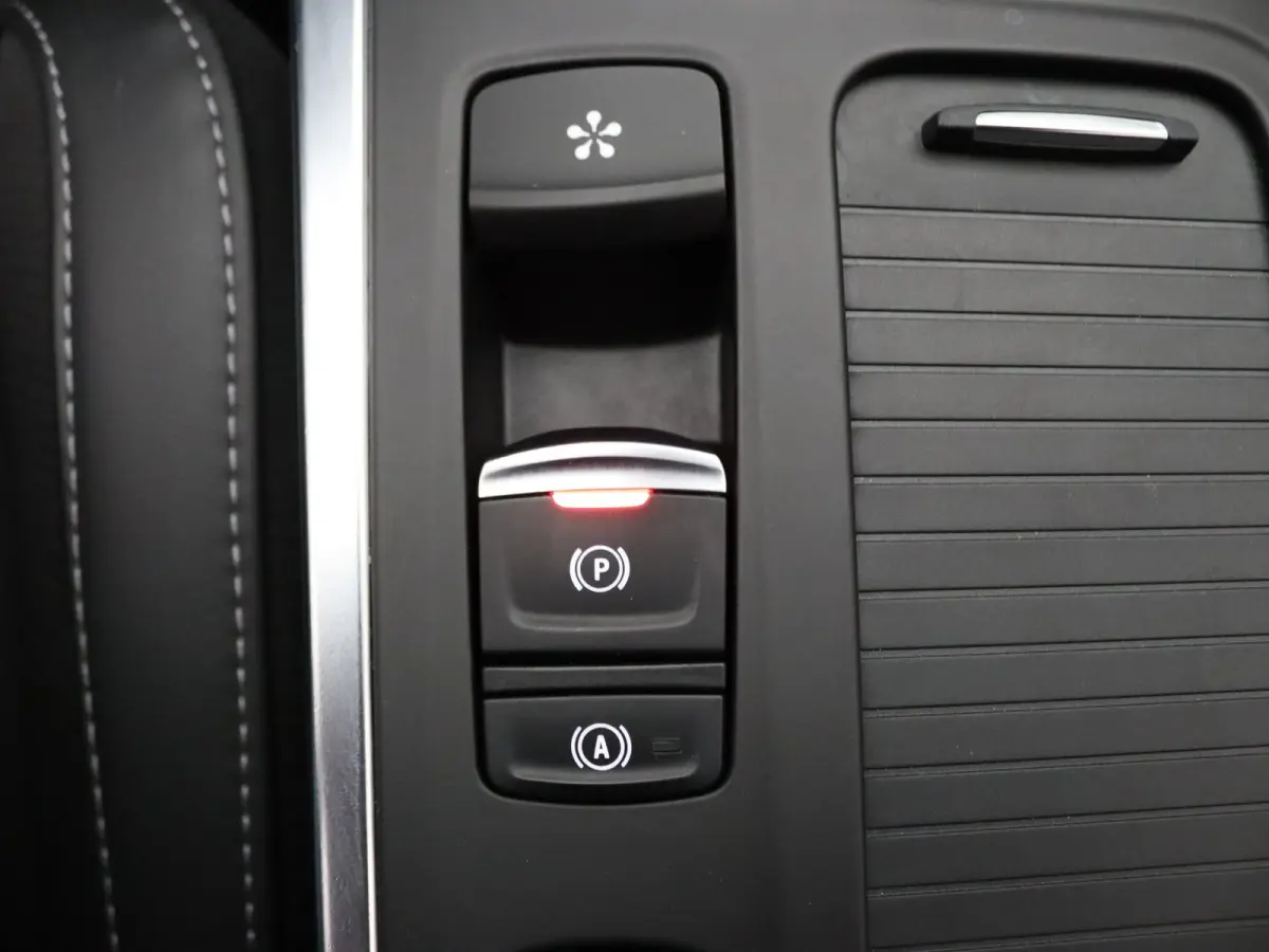 Plug-In Hybrid 160pk Intens Camera | Cruise | Navi | Parkeersens. v+a