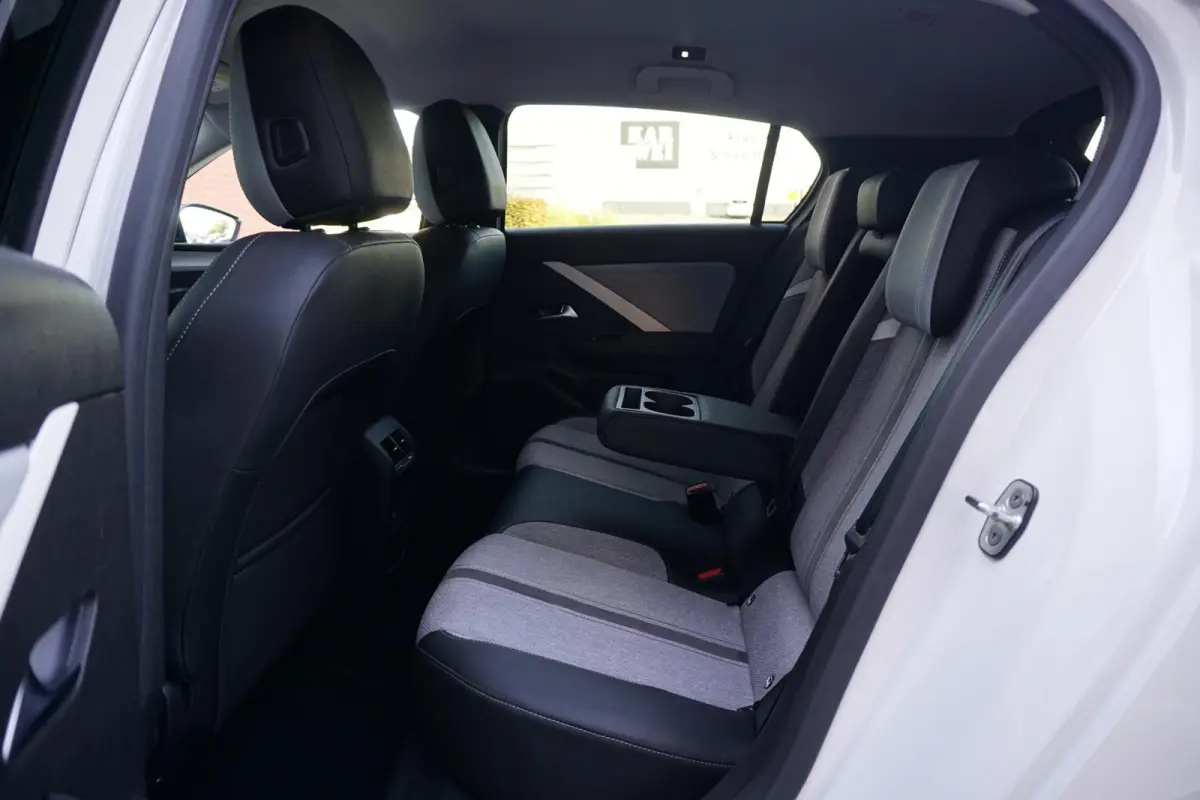 1.6 Hybrid Business Elegance 180pk *INCL BTW* + AGR STOEL / CAMERA / KEYLESS / APPLE CARPLAY
