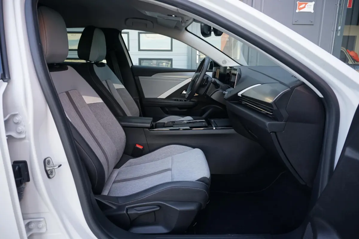 1.6 Hybrid Business Elegance 180pk *INCL BTW* + AGR STOEL / CAMERA / KEYLESS / APPLE CARPLAY