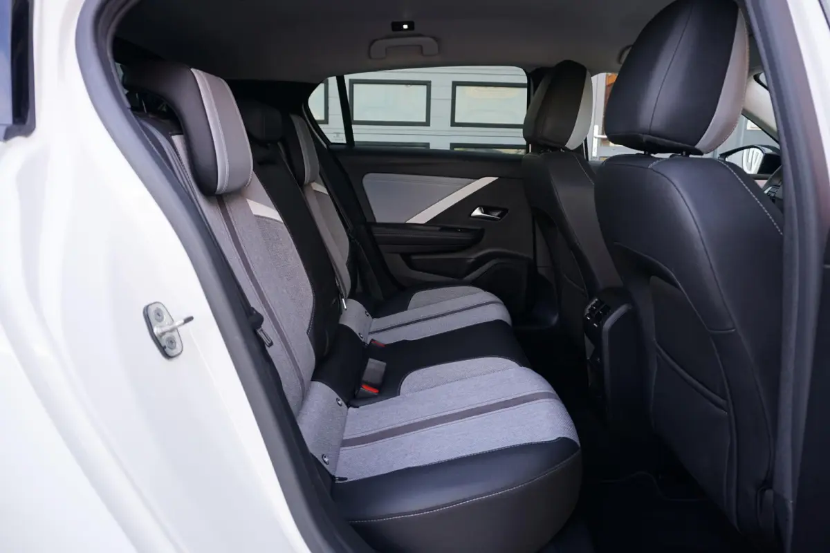 1.6 Hybrid Business Elegance 180pk *INCL BTW* + AGR STOEL / CAMERA / KEYLESS / APPLE CARPLAY