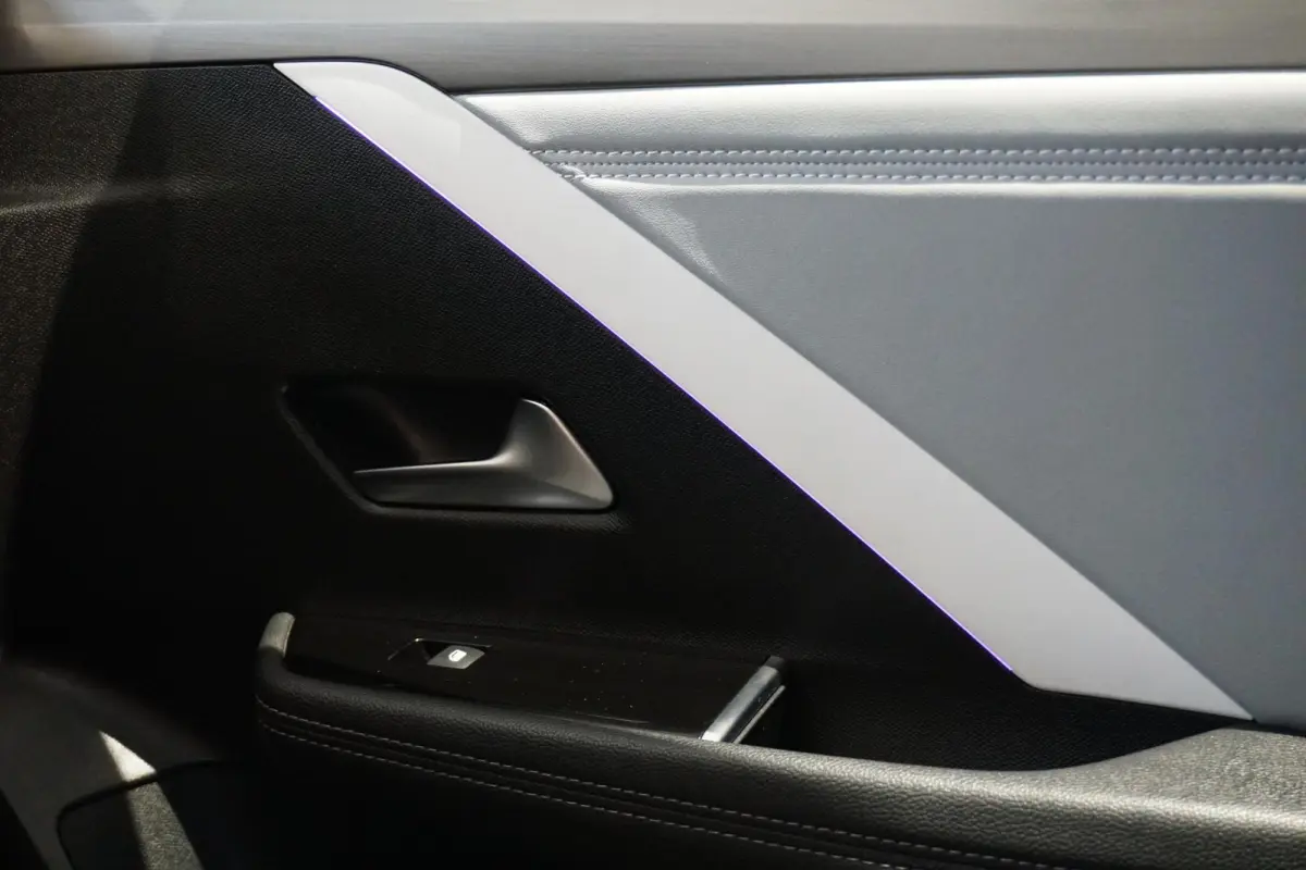 1.6 Hybrid Business Elegance 180pk *INCL BTW* + AGR STOEL / CAMERA / KEYLESS / APPLE CARPLAY