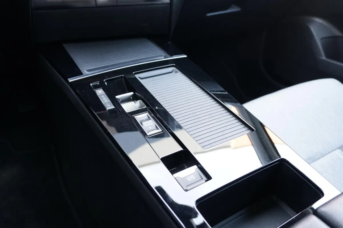 1.6 Hybrid Business Elegance 180pk *INCL BTW* + AGR STOEL / CAMERA / KEYLESS / APPLE CARPLAY