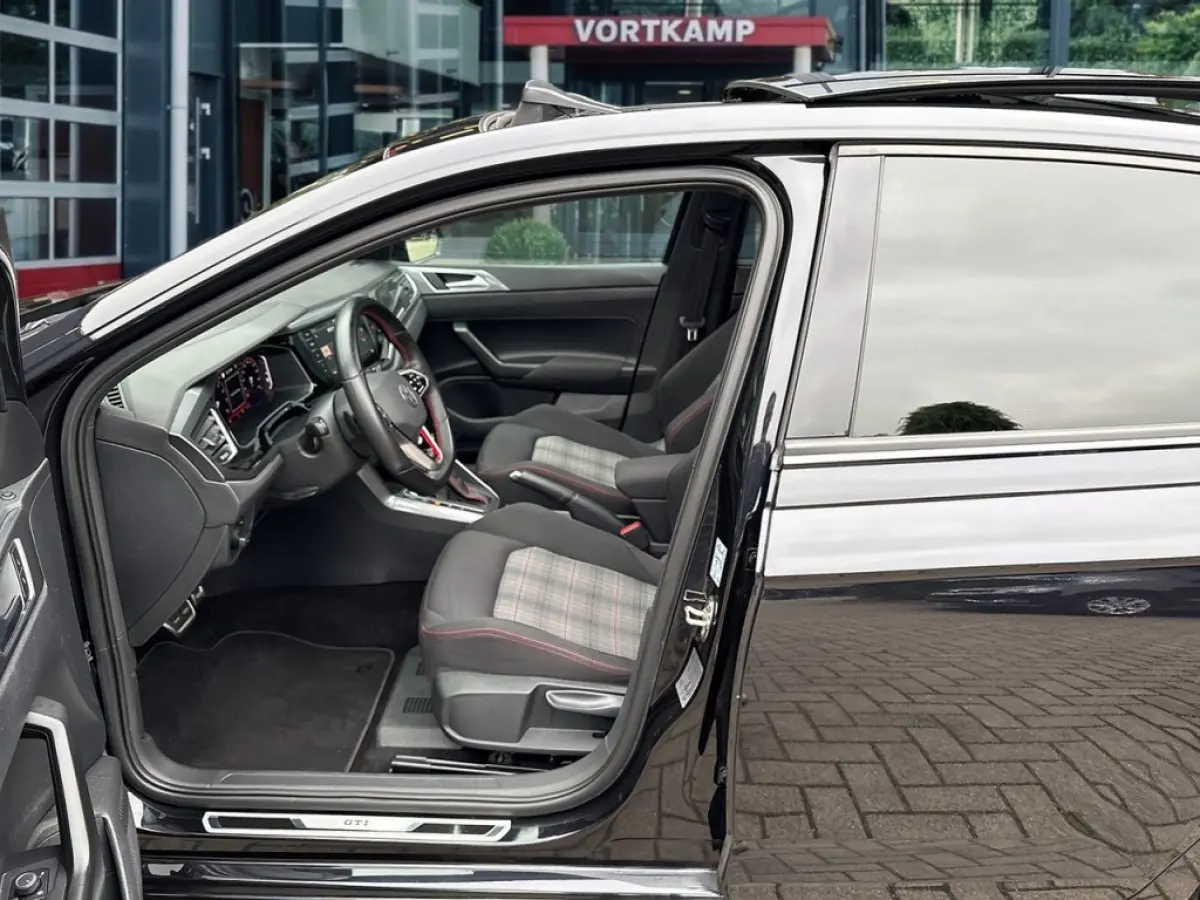 2.0 TSI DSG GTI PANO-DAK/CAMERA/ACC/BEATS/IQ-LIGHTS/STOELVERW/CARPLAY