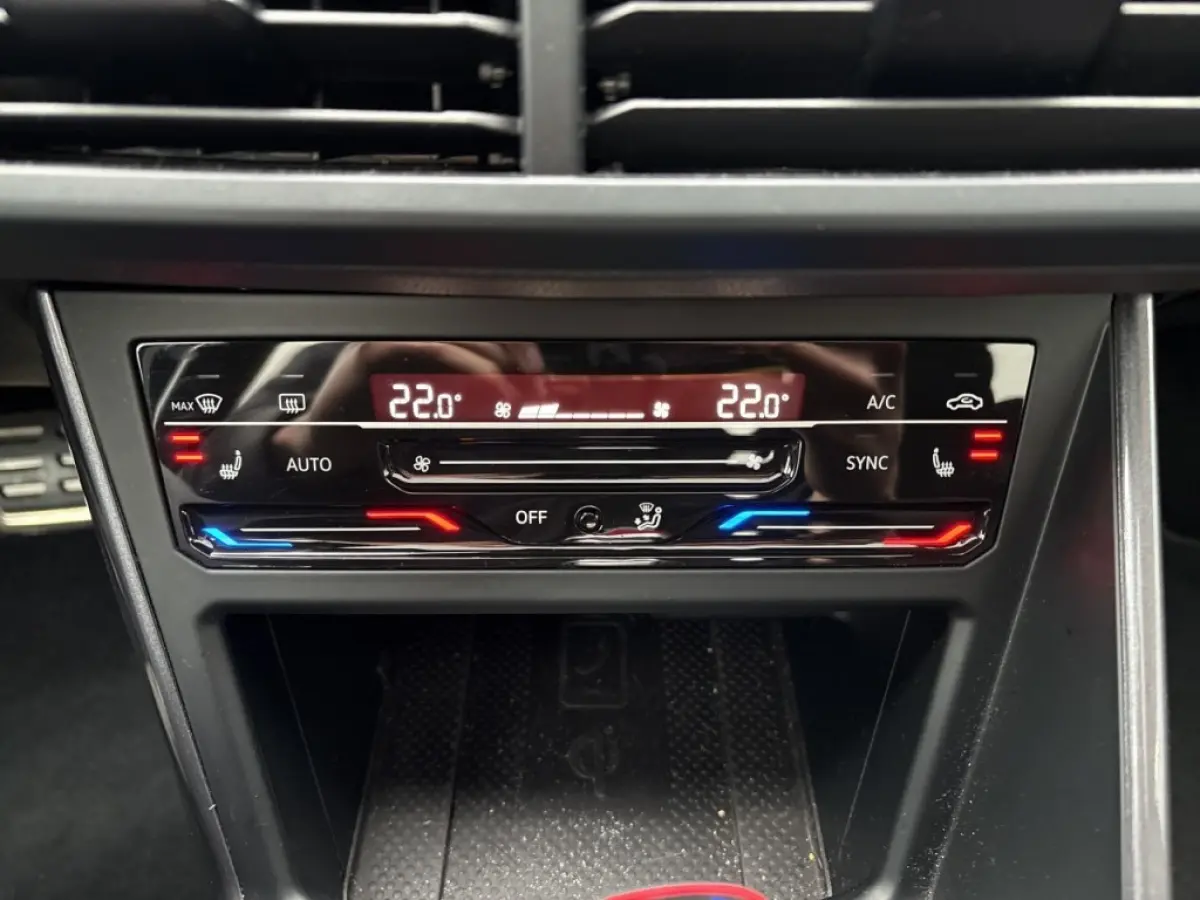 2.0 TSI DSG GTI PANO-DAK/CAMERA/ACC/BEATS/IQ-LIGHTS/STOELVERW/CARPLAY