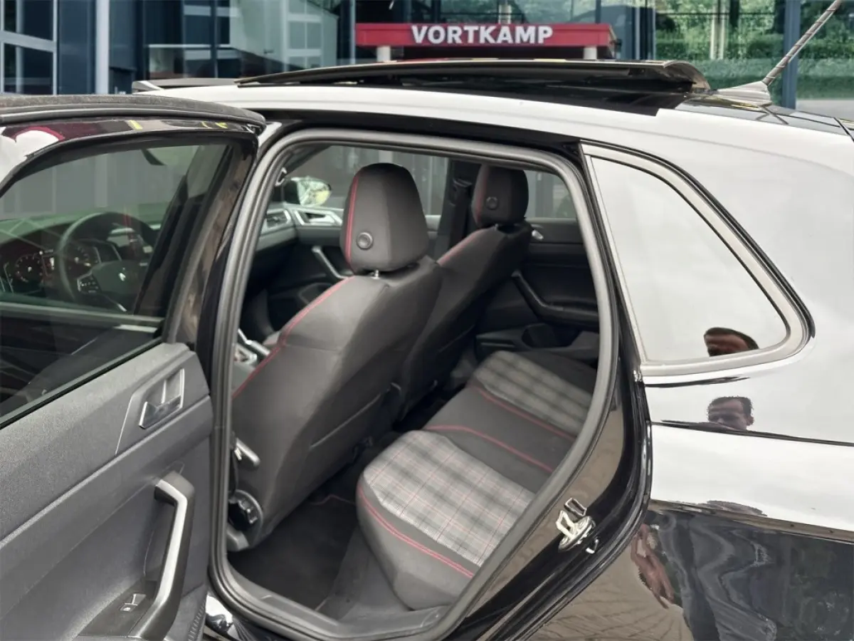 2.0 TSI DSG GTI PANO-DAK/CAMERA/ACC/BEATS/IQ-LIGHTS/STOELVERW/CARPLAY