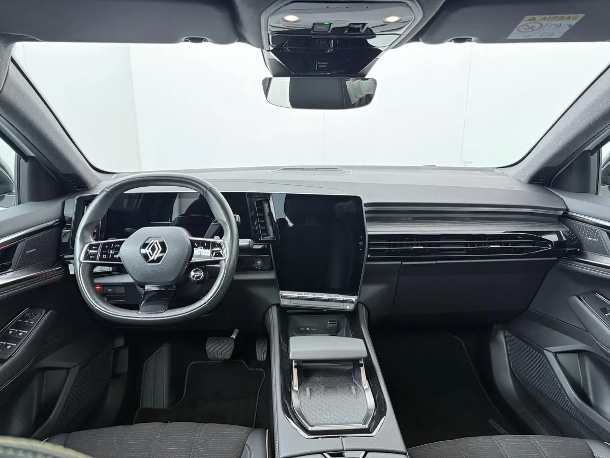 iconic E-Tech full hybrid 200 | Trekhaak | Panoramadak | Harman Kardon | Adapt. Cruise |