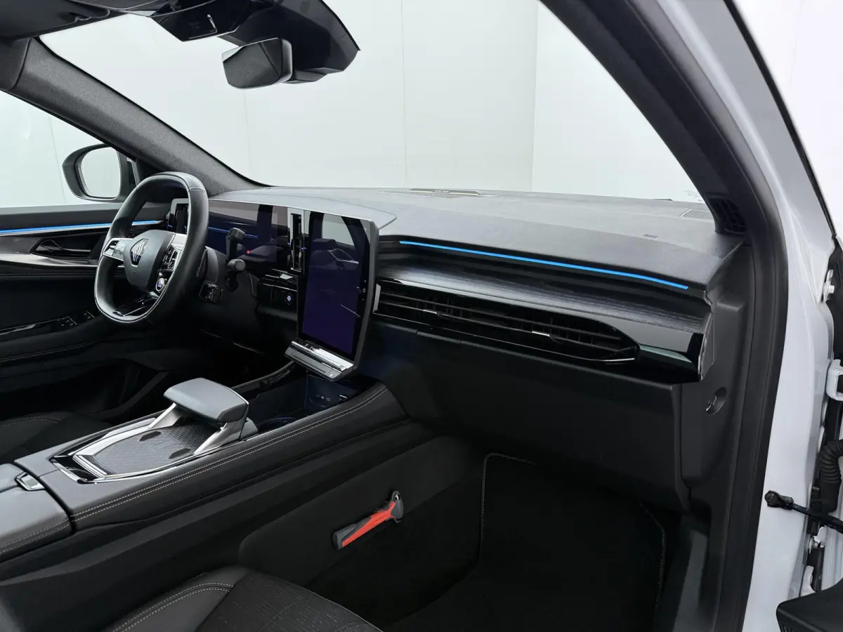 iconic E-Tech full hybrid 200 | Trekhaak | Panoramadak | Harman Kardon | Adapt. Cruise |