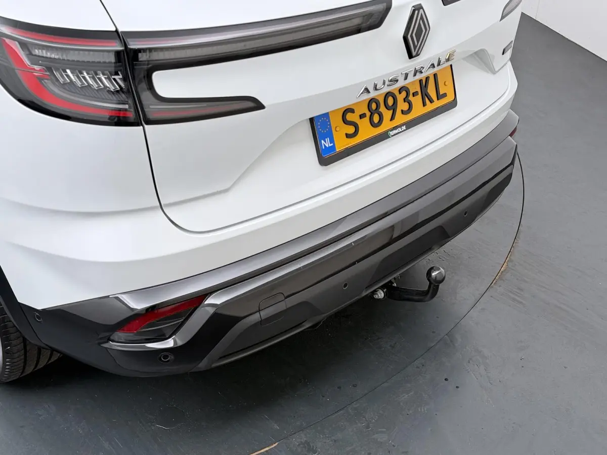 iconic E-Tech full hybrid 200 | Trekhaak | Panoramadak | Harman Kardon | Adapt. Cruise |