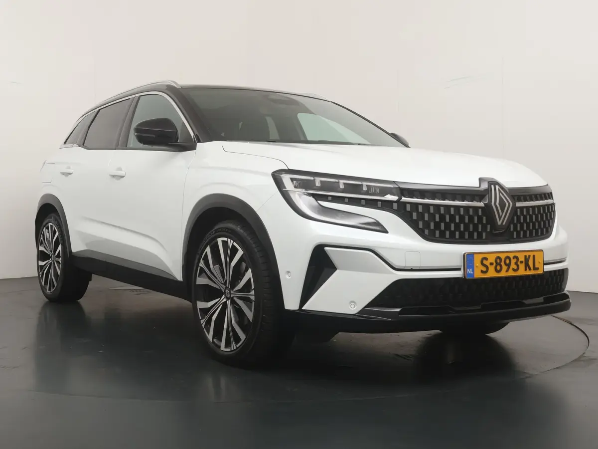 iconic E-Tech full hybrid 200 | Trekhaak | Panoramadak | Harman Kardon | Adapt. Cruise |