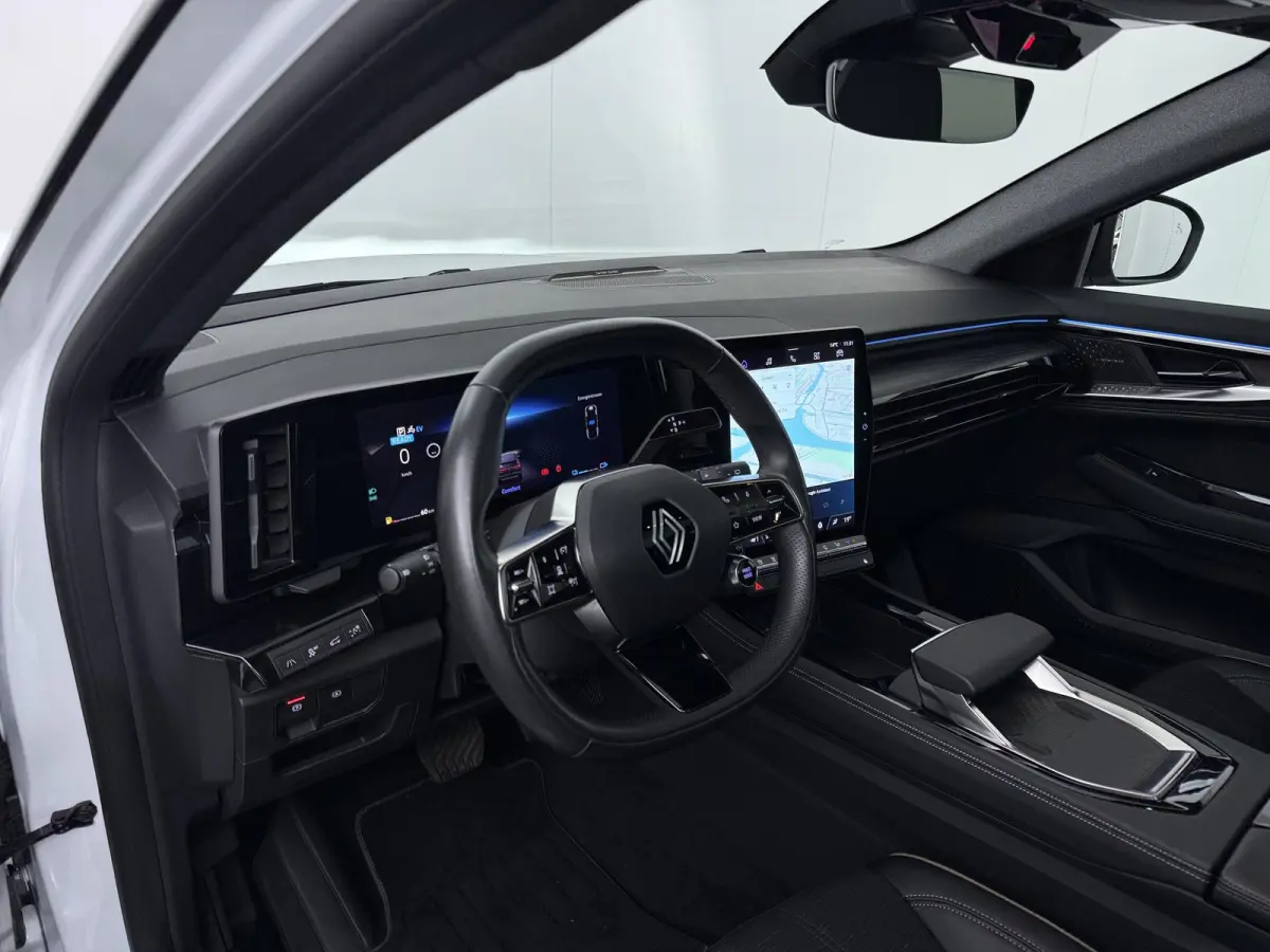 iconic E-Tech full hybrid 200 | Trekhaak | Panoramadak | Harman Kardon | Adapt. Cruise |