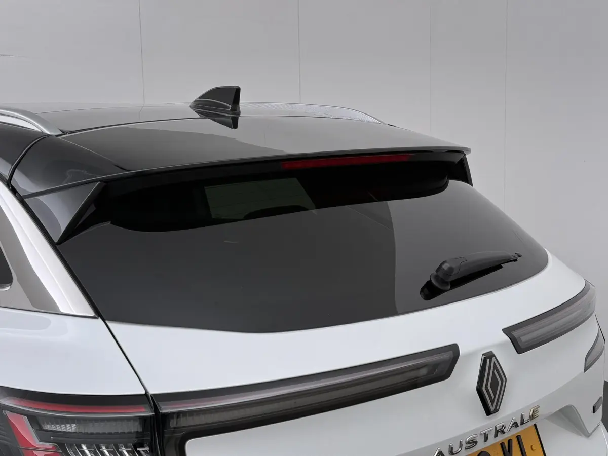 iconic E-Tech full hybrid 200 | Trekhaak | Panoramadak | Harman Kardon | Adapt. Cruise |