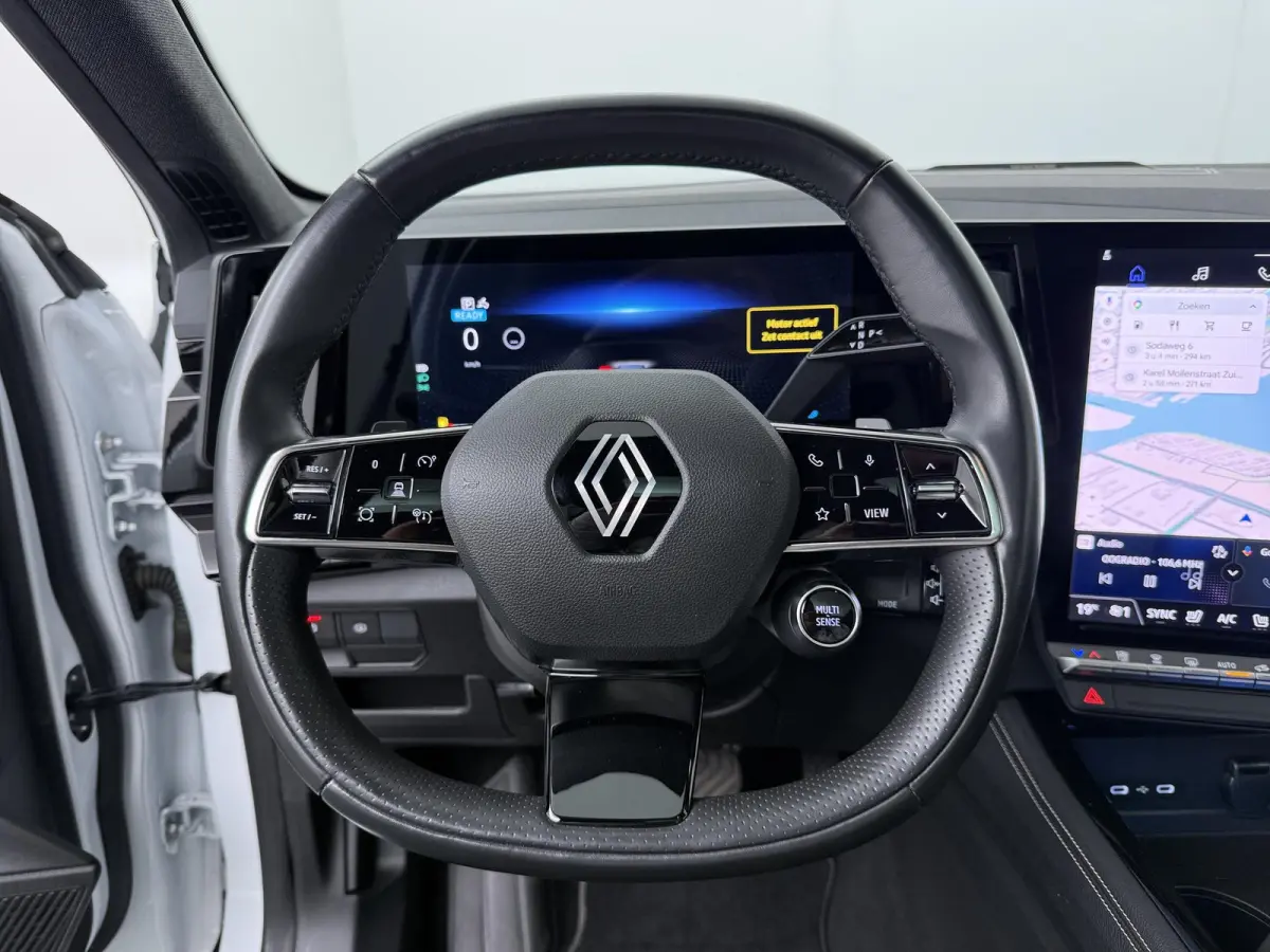 iconic E-Tech full hybrid 200 | Trekhaak | Panoramadak | Harman Kardon | Adapt. Cruise |