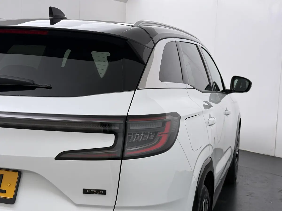 iconic E-Tech full hybrid 200 | Trekhaak | Panoramadak | Harman Kardon | Adapt. Cruise |