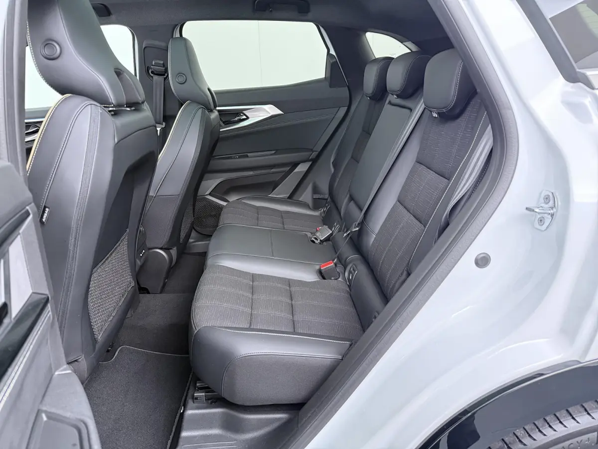 iconic E-Tech full hybrid 200 | Trekhaak | Panoramadak | Harman Kardon | Adapt. Cruise |