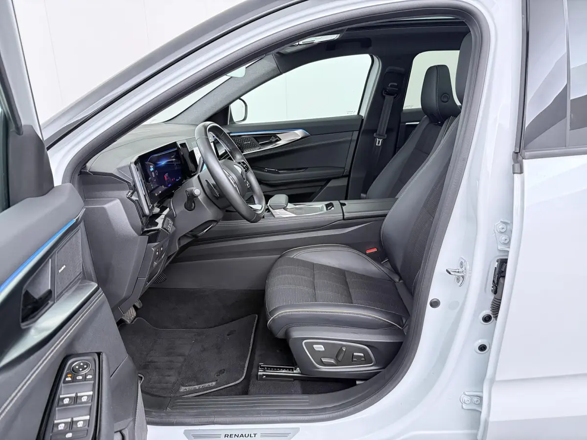 iconic E-Tech full hybrid 200 | Trekhaak | Panoramadak | Harman Kardon | Adapt. Cruise |