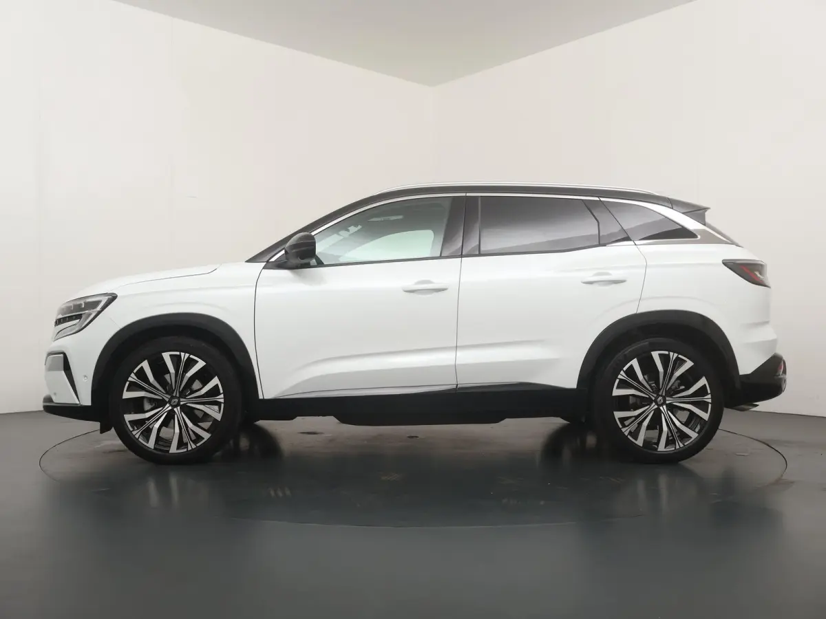 iconic E-Tech full hybrid 200 | Trekhaak | Panoramadak | Harman Kardon | Adapt. Cruise |