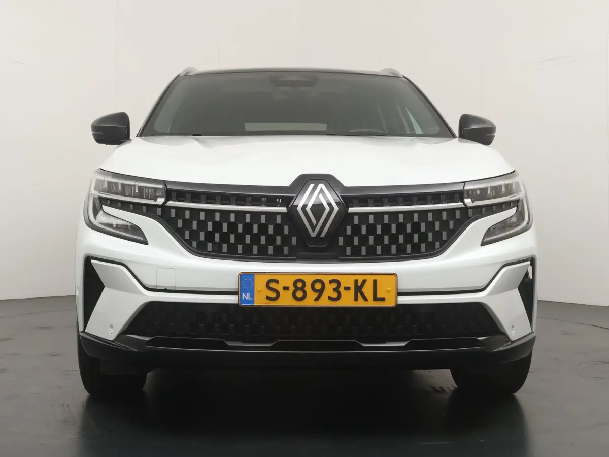iconic E-Tech full hybrid 200 | Trekhaak | Panoramadak | Harman Kardon | Adapt. Cruise |