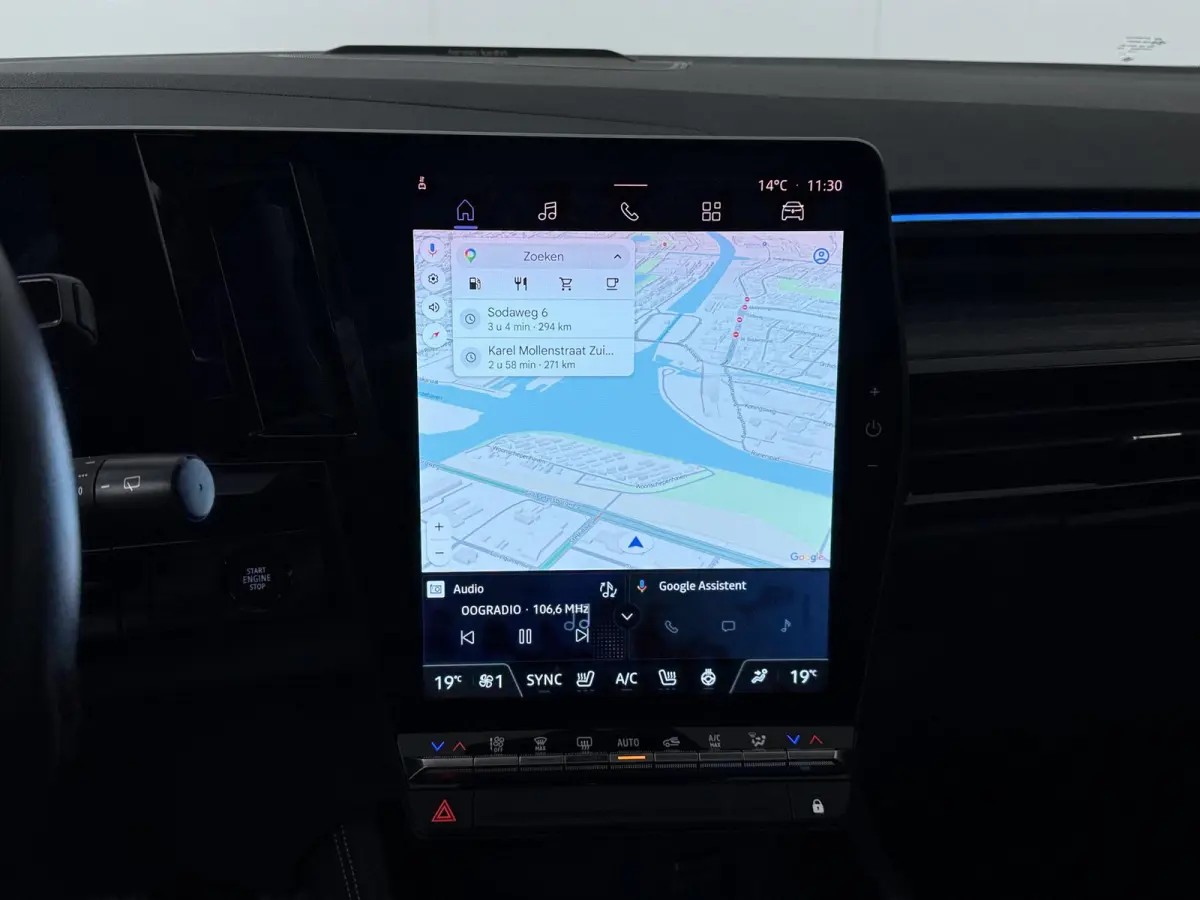 iconic E-Tech full hybrid 200 | Trekhaak | Panoramadak | Harman Kardon | Adapt. Cruise |