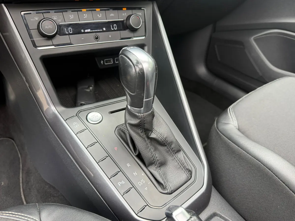 1.0 TSI Highline DSG I DIGITAL DASH I PANO I LED I LEER I CARPLAY