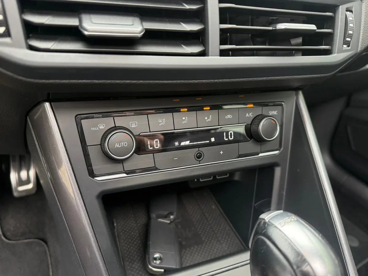 1.0 TSI Highline DSG I DIGITAL DASH I PANO I LED I LEER I CARPLAY