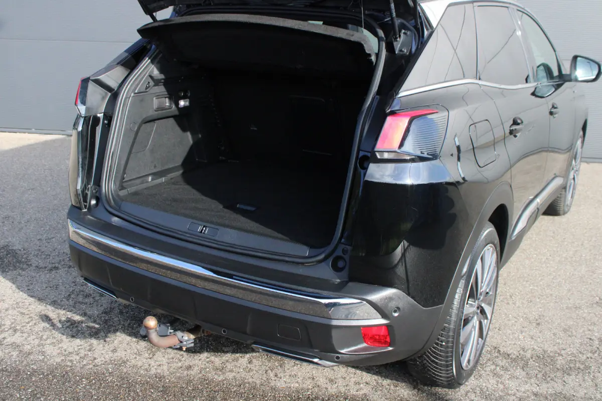 1.2 PureTech 130pk GT Line | Navigatie | Camera | Panorama/schuifdak | Trekhaak | Full LED | 67.000km | NL auto |