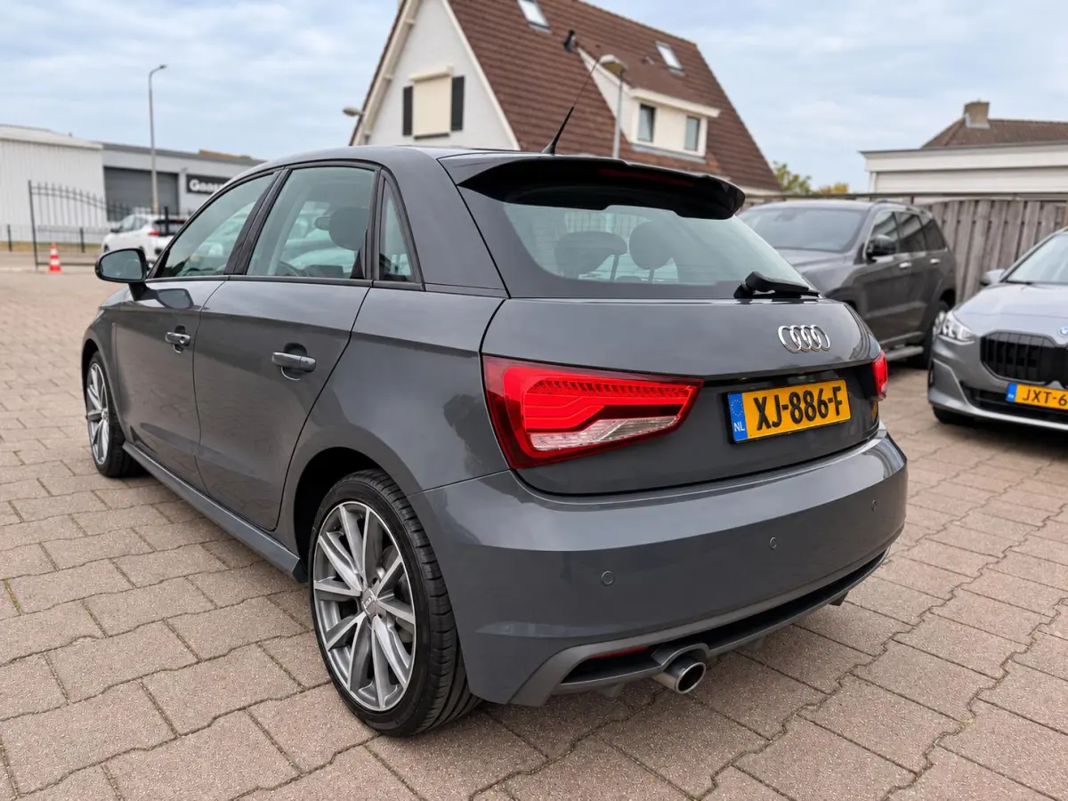 1.0 TFSI Pro Line Nano Grey