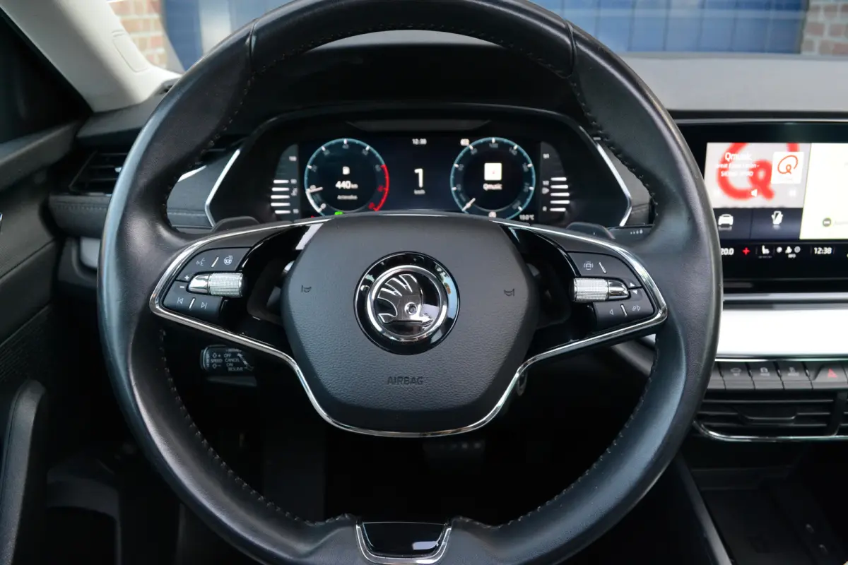 1.0 e-TSI DSG Automaat Business Edition Plus | Panoramadak | Trekhaak | Camera | Keyless | Carplay/Android Auto