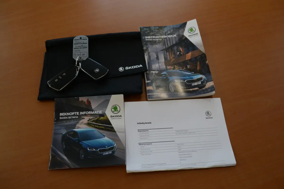 1.0 e-TSI DSG Automaat Business Edition Plus | Panoramadak | Trekhaak | Camera | Keyless | Carplay/Android Auto