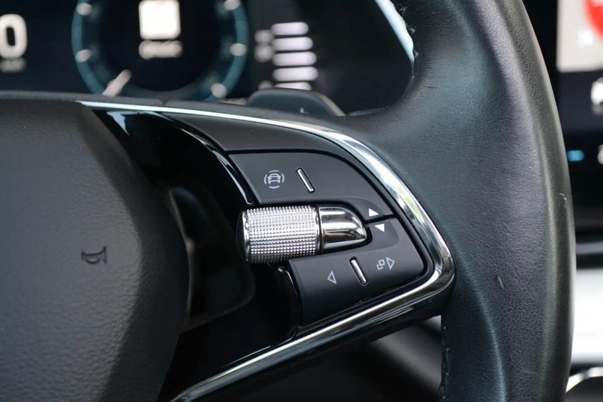 1.0 e-TSI DSG Automaat Business Edition Plus | Panoramadak | Trekhaak | Camera | Keyless | Carplay/Android Auto