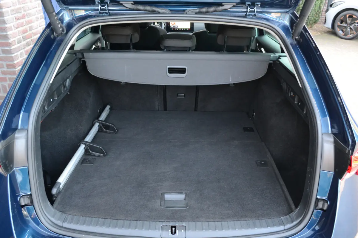 1.0 e-TSI DSG Automaat Business Edition Plus | Panoramadak | Trekhaak | Camera | Keyless | Carplay/Android Auto