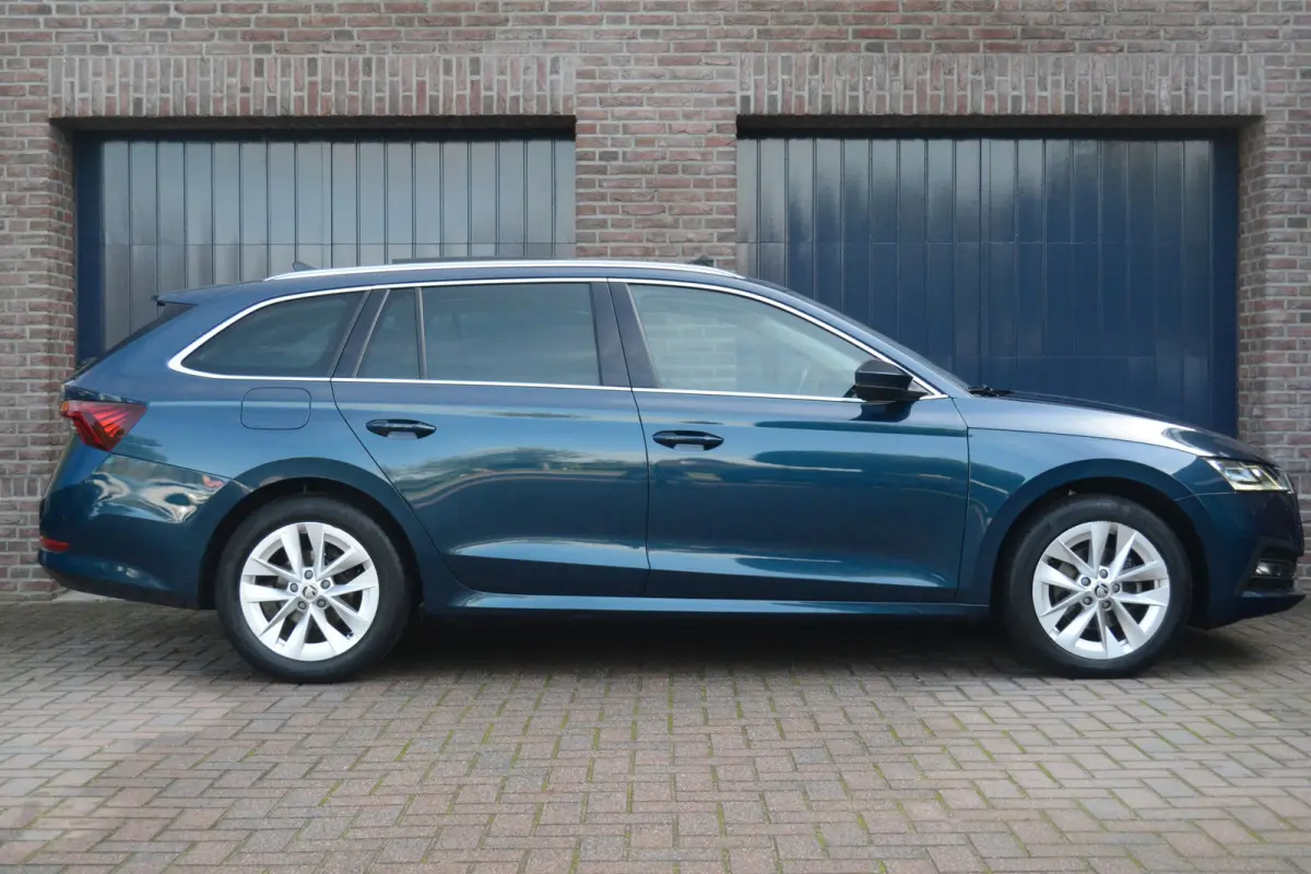 1.0 e-TSI DSG Automaat Business Edition Plus | Panoramadak | Trekhaak | Camera | Keyless | Carplay/Android Auto