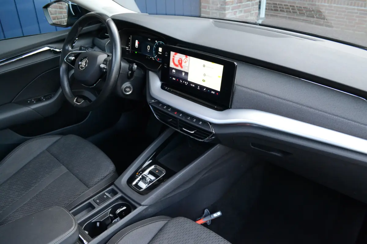 1.0 e-TSI DSG Automaat Business Edition Plus | Panoramadak | Trekhaak | Camera | Keyless | Carplay/Android Auto