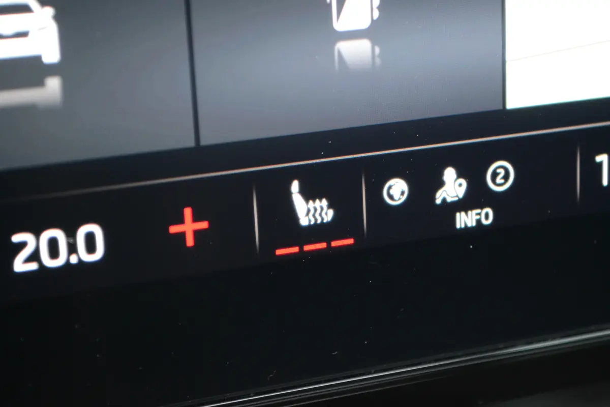 1.0 e-TSI DSG Automaat Business Edition Plus | Panoramadak | Trekhaak | Camera | Keyless | Carplay/Android Auto
