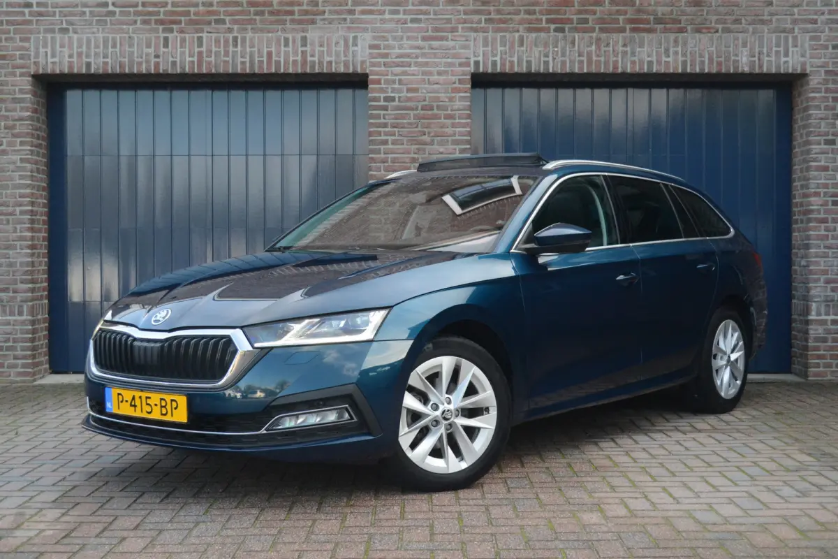 1.0 e-TSI DSG Automaat Business Edition Plus | Panoramadak | Trekhaak | Camera | Keyless | Carplay/Android Auto