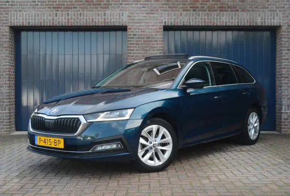 1.0 e-TSI DSG Automaat Business Edition Plus | Panoramadak | Trekhaak | Camera | Keyless | Carplay/Android Auto