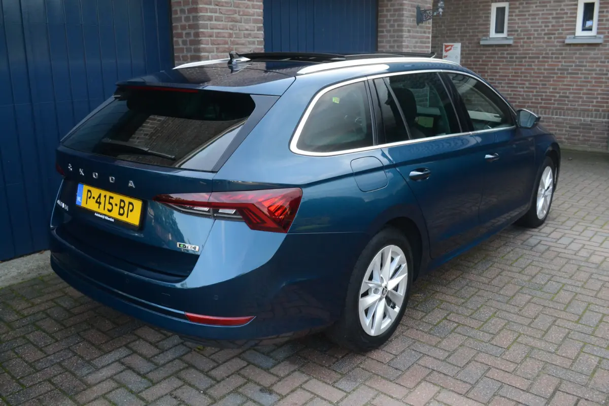 1.0 e-TSI DSG Automaat Business Edition Plus | Panoramadak | Trekhaak | Camera | Keyless | Carplay/Android Auto