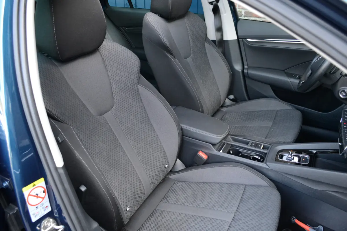 1.0 e-TSI DSG Automaat Business Edition Plus | Panoramadak | Trekhaak | Camera | Keyless | Carplay/Android Auto