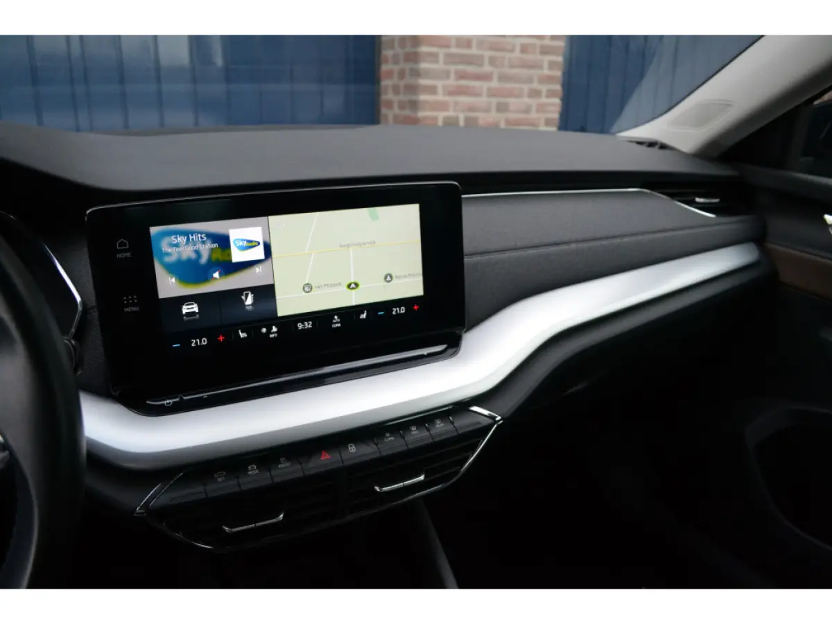 1.0 e-TSI DSG Automaat Business Edition Plus | Panoramadak | Trekhaak | Camera | Keyless | Carplay/Android Auto