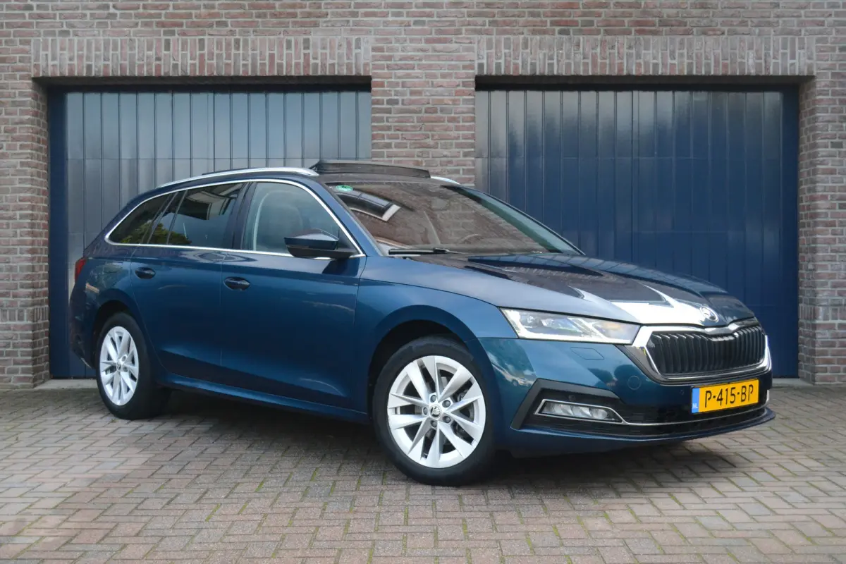 1.0 e-TSI DSG Automaat Business Edition Plus | Panoramadak | Trekhaak | Camera | Keyless | Carplay/Android Auto