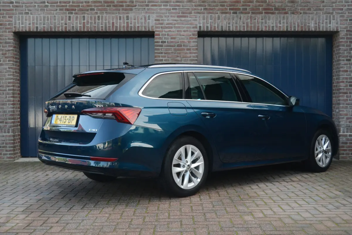 1.0 e-TSI DSG Automaat Business Edition Plus | Panoramadak | Trekhaak | Camera | Keyless | Carplay/Android Auto