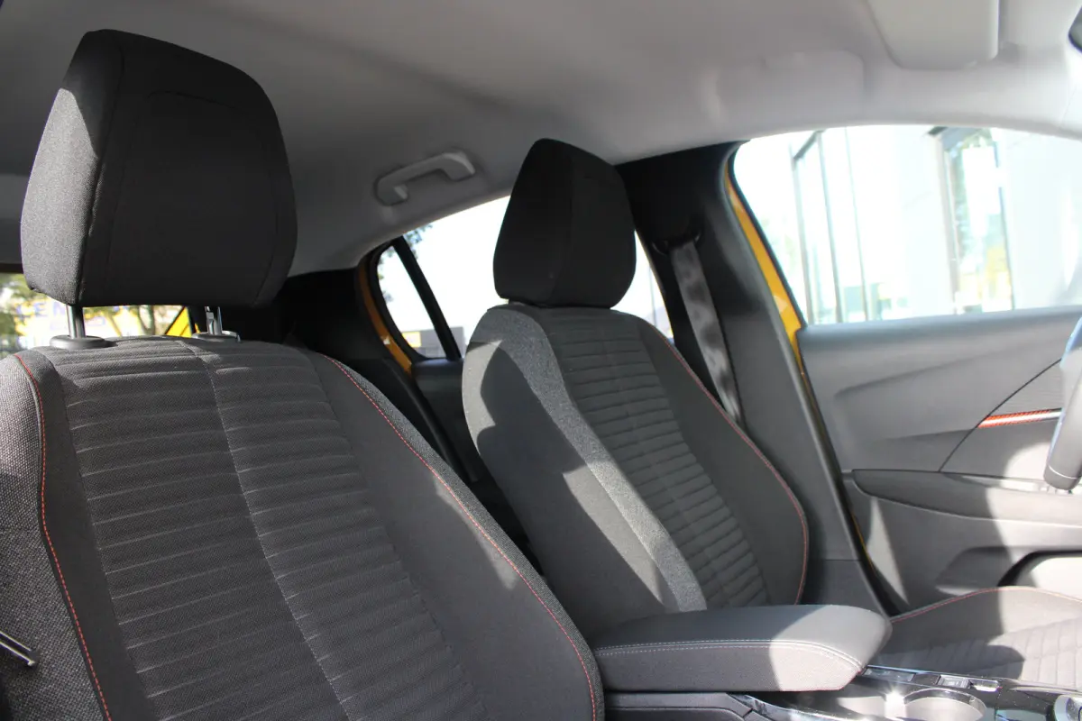 EV Active Pack 50 kWh | Fase 3 laden | SOH 97,13% | Navigatie | Apple carplay | NL auto | 1e Eigenaar | Dealer onderhouden | Parkeersensoren |