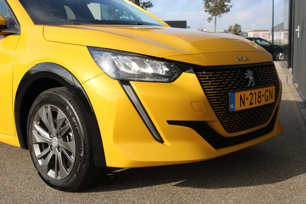 EV Active Pack 50 kWh | Fase 3 laden | SOH 97,13% | Navigatie | Apple carplay | NL auto | 1e Eigenaar | Dealer onderhouden | Parkeersensoren |