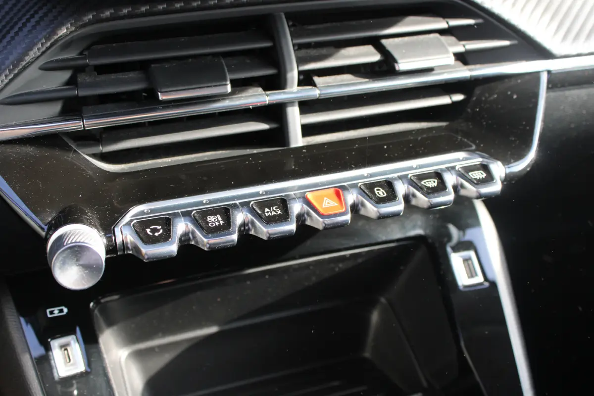EV Active Pack 50 kWh | Fase 3 laden | SOH 97,13% | Navigatie | Apple carplay | NL auto | 1e Eigenaar | Dealer onderhouden | Parkeersensoren |