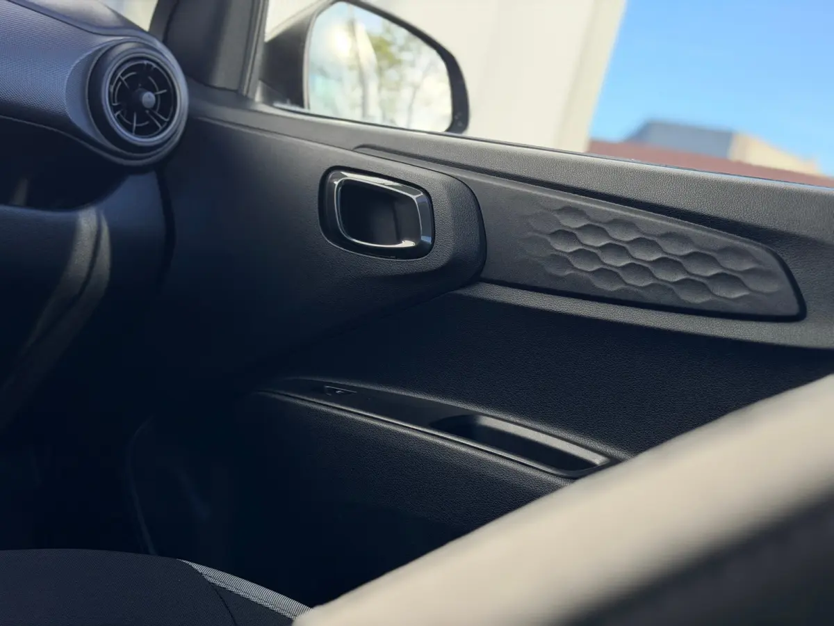 1.0 Comfort / Apple Carplay & Android Auto Navigatie / Cruise Control / Airco / NL Auto / 1e Eigenaar / | Achterbank in delen neerklapbaar | Airco | Multimedia scherm standaard